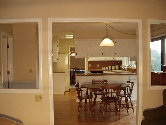3rd image of 15678 Leavenworth St