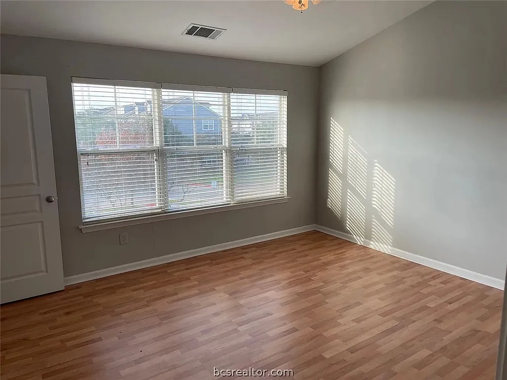 3 bed, 1294 sqft, $1,195 — Photo 4