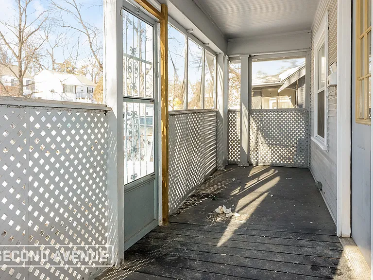 5121 Agnes Ave — Photo 2