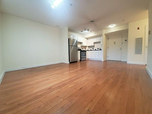 2nd image of 960 Willoughby Ave APT 5K