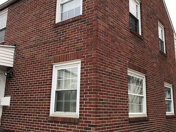 Back right view of house