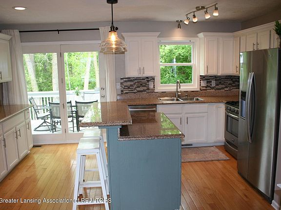 3rd image of 3930 Wachtel Dr