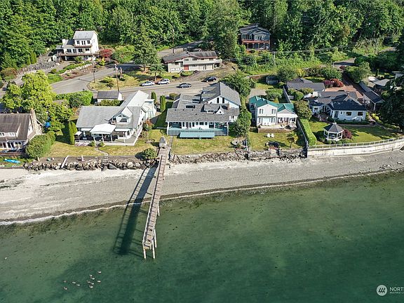 4th image of 3588 Beach Dr E