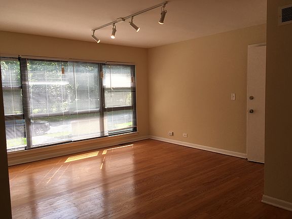 2nd image of 1934-46 Linden Ave #D