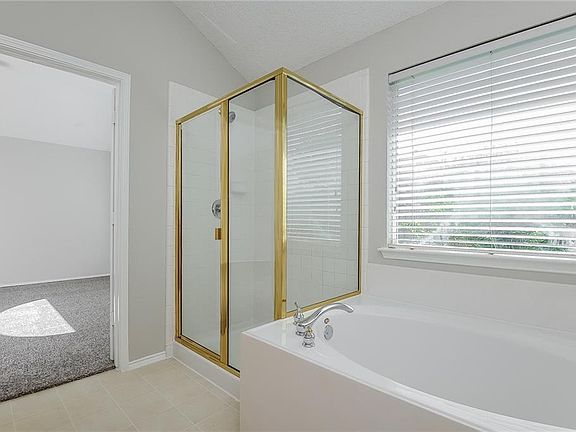 4th image of 6108 Bowin Dr