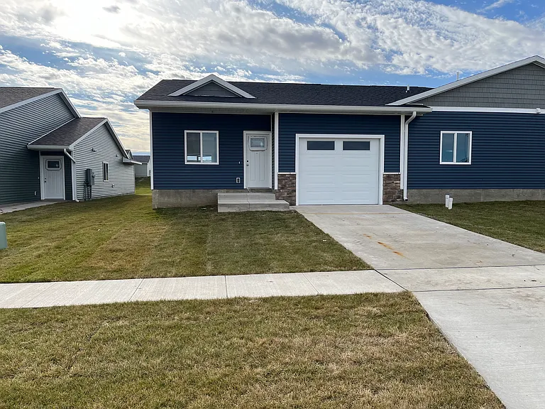 327 Post Oak Dr — Photo 1