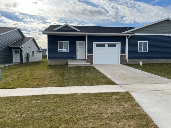 327 Post Oak Dr, Cedar Falls, IA 50613