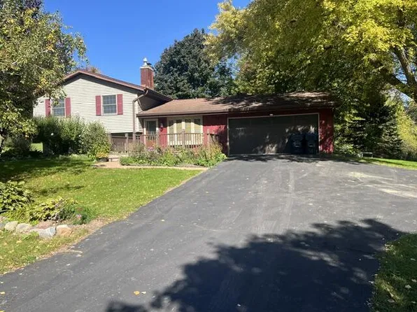 W264S3768 Lawrence LANE, Waukesha, WI 53189