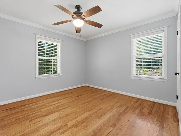 1111 N Valley Dr — Photo 33