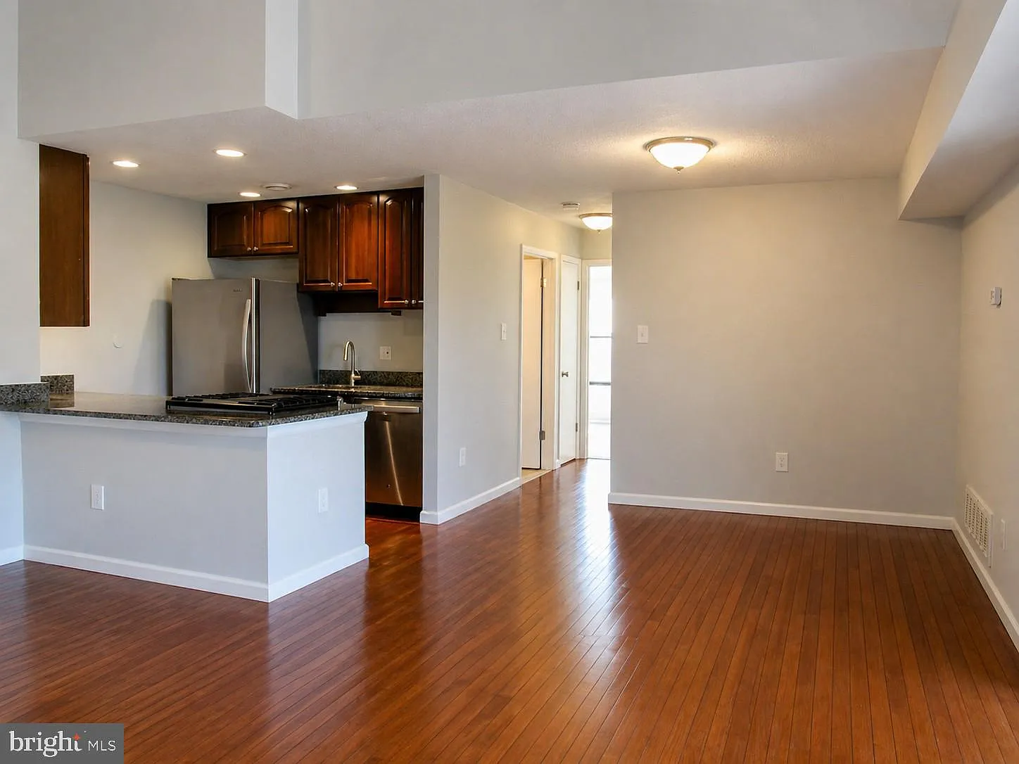 Sun Valley Condo Ph 1 — Photo 3