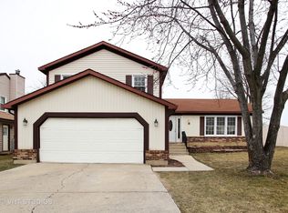 8 Brian Dr, Glendale Heights, IL 60139