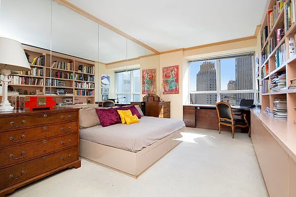 Sold by Manhattan Boutique Real Estate | media 7