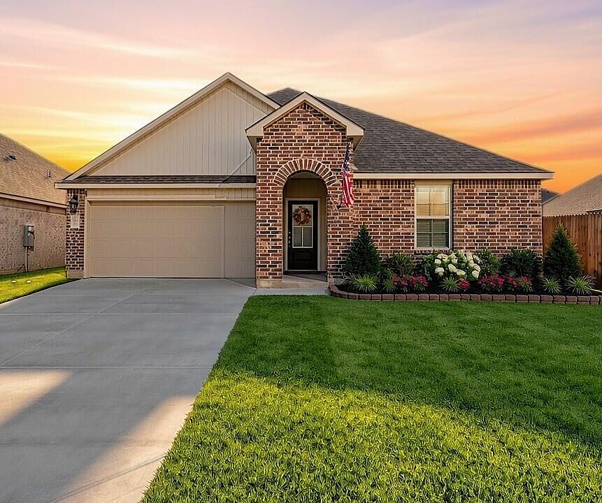 1st image of 206 Harvest Ln
