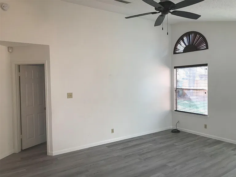 1103 Brookside Cv — Photo 33