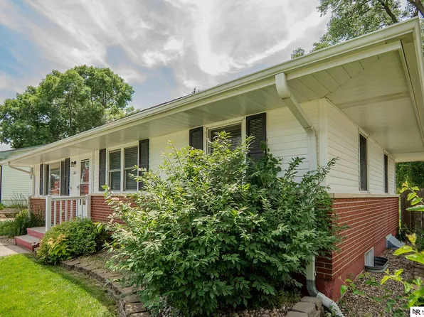 7011 Orchard St, Lincoln, NE 68505