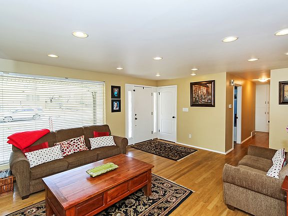 4th image of 7158 S Susan Way
