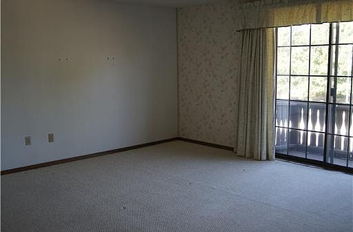 5th image of 2806 Parkwood Dr