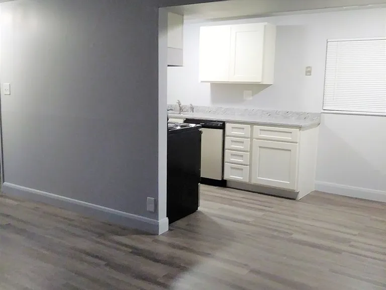 Heritage Apartments (X plex) — Photo 7