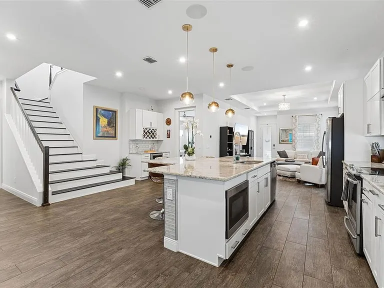 8033 Nemours Pkwy — Photo 13