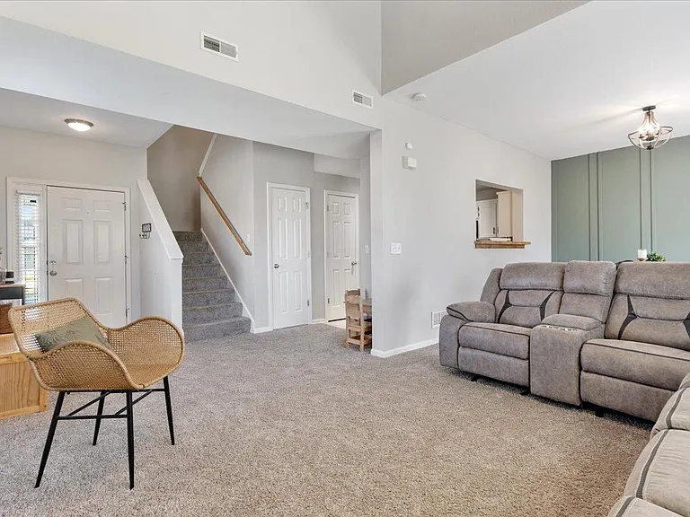 461 Dogwood Ct — Photo 4