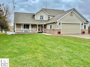 10394 Hills Lane Dr, Goodrich, MI 48438