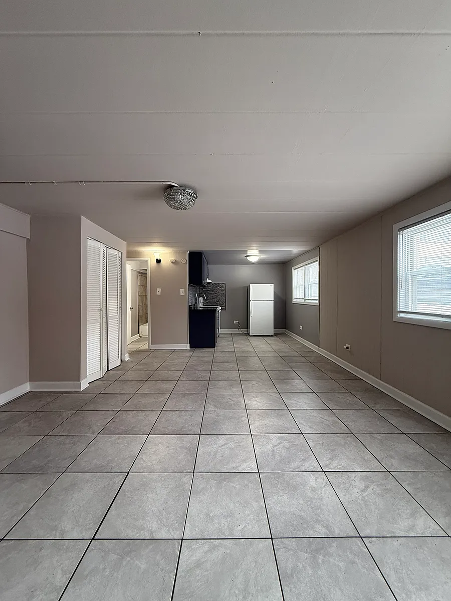 Building Photo - 9632 Ivanhoe Ave #1