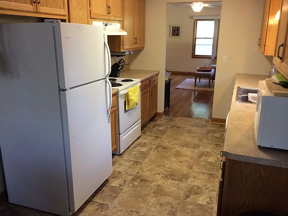 2nd image of 2455 Woodlawn St