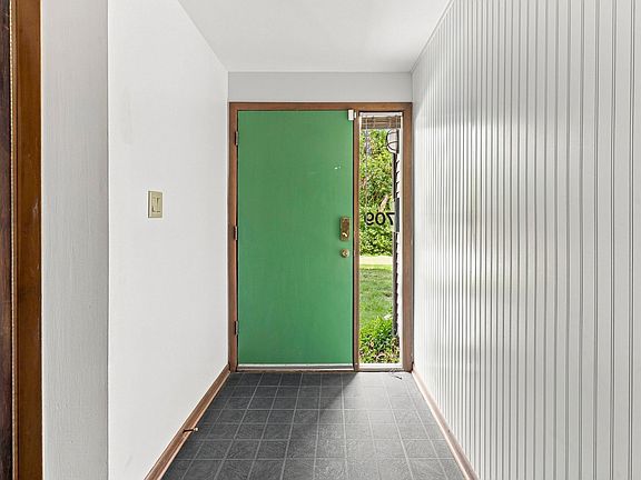 2nd image of 709 Timberwick Pl