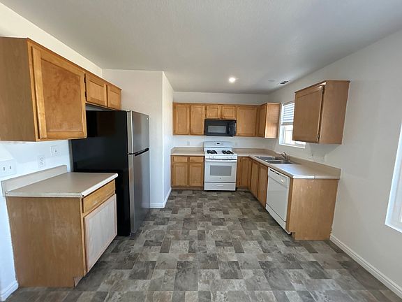 4th image of 1397 N Cedar Blvd APT 3