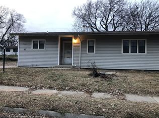 6621 SW Fairdale Dr, Topeka, KS 66619