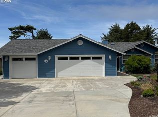 1155 Alder Ct, Florence, OR 97439