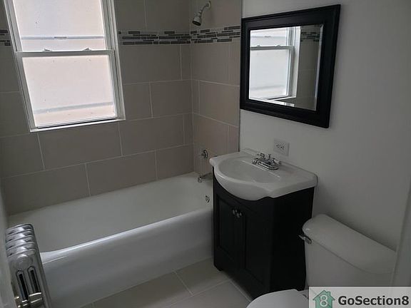 4th image of 6757 S Artesian Ave #1