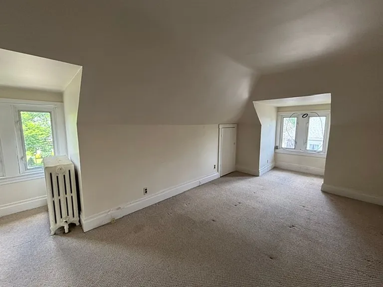 321 Luzerne St — Photo 2