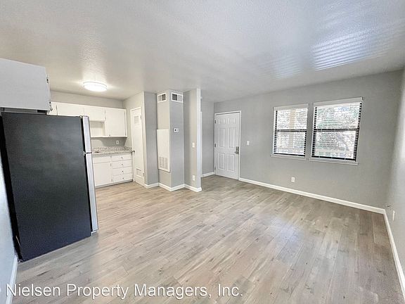 2nd image of 603 18th St APT 5