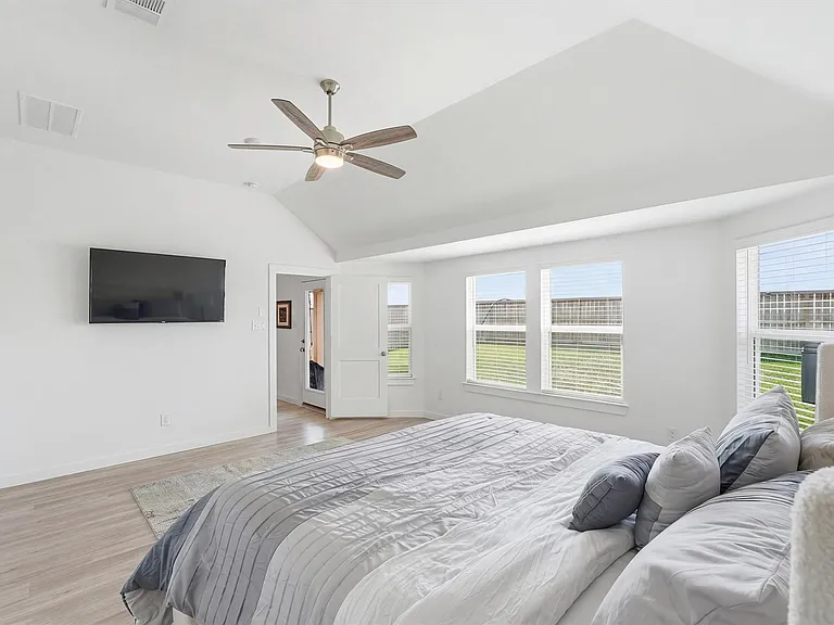 8611 Pier Cove Dr — Photo 11