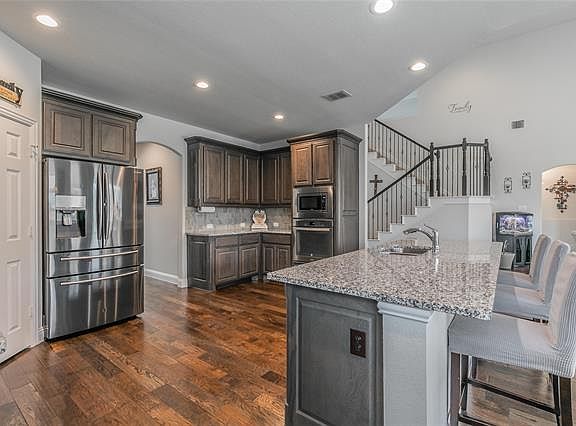 4th image of 15024 Belclaire Ave