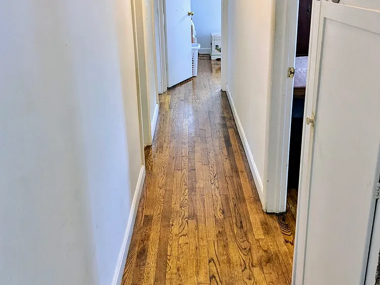 211 W 22nd St — Photo 9