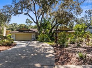 10439 Oakbrook Dr, Tampa, FL 33618