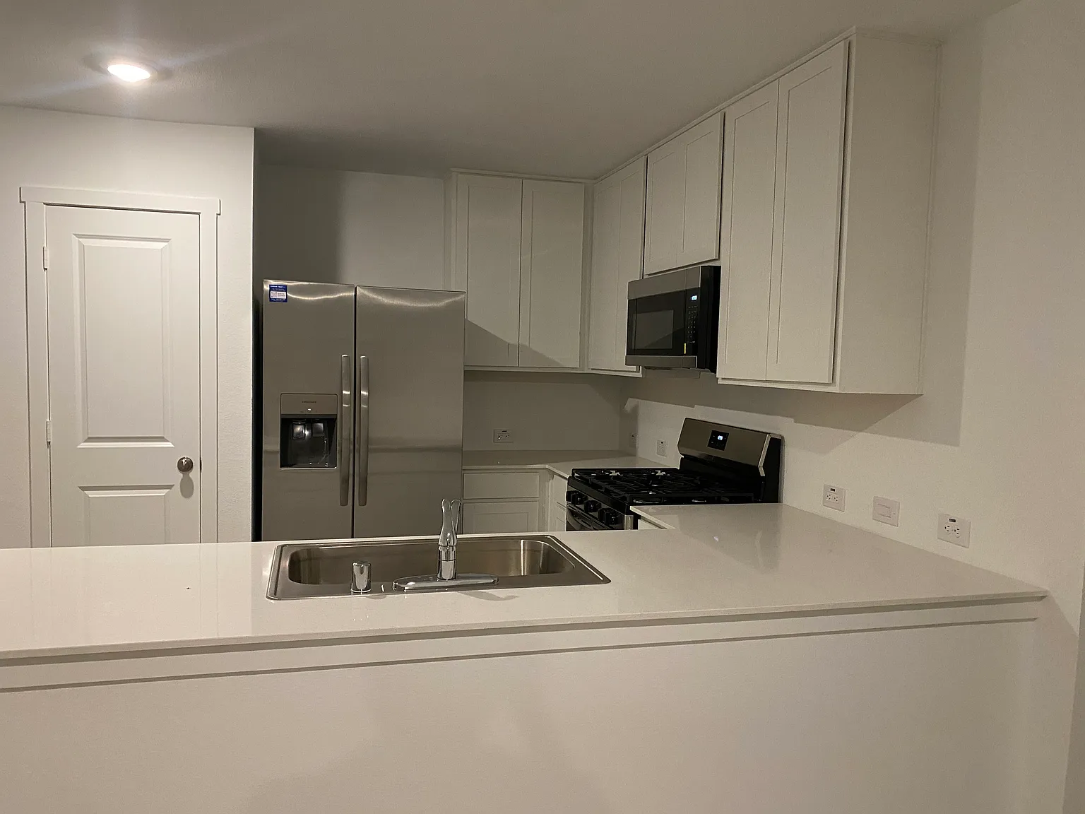 3 bed, 1410 sqft, $1,750 — Photo 2