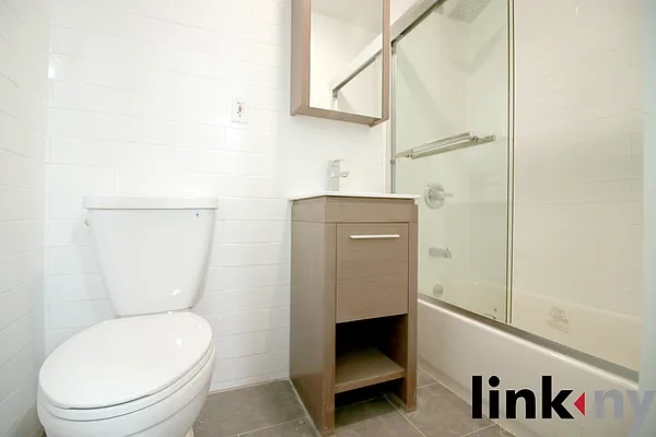 Rented by Link NY Realty | media 30