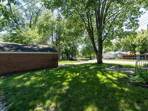 4th image of 2300 Queen Ave #2302