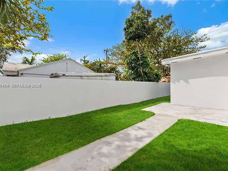 8246 NE 2nd Ct — Photo 39
