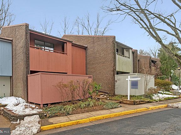 2nd image of 2005 Wethersfield Ct