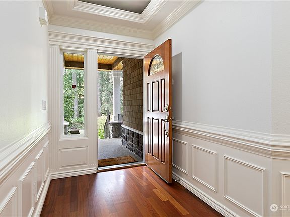 3rd image of 4024 Firdrona Drive NW