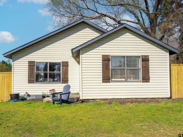 1405 Franklin St, Daingerfield, TX 75638