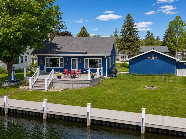 5821 Bellchase Rd, Indian River, MI 49749