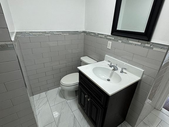 5th image of 118 Arlington Ave #2R