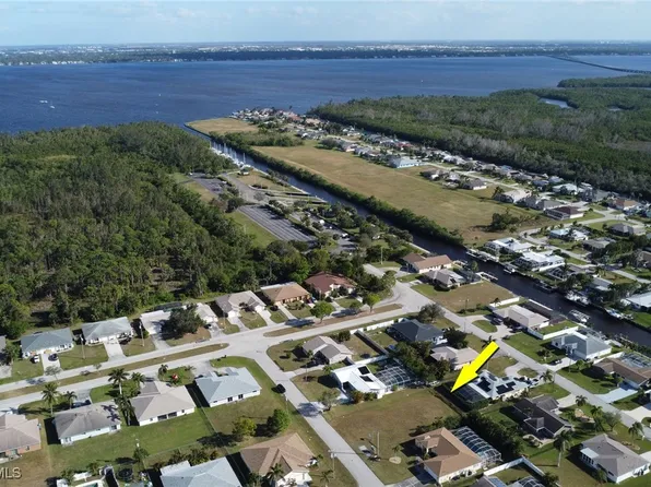2318 SE 15th St, Cape Coral, FL 33990