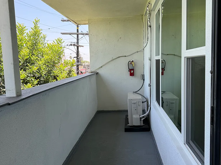 1161 N Hobart Blvd — Photo 27
