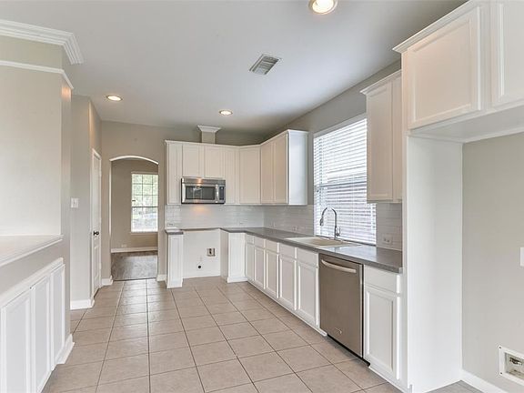 4th image of 15114 Crescent Lilly Dr